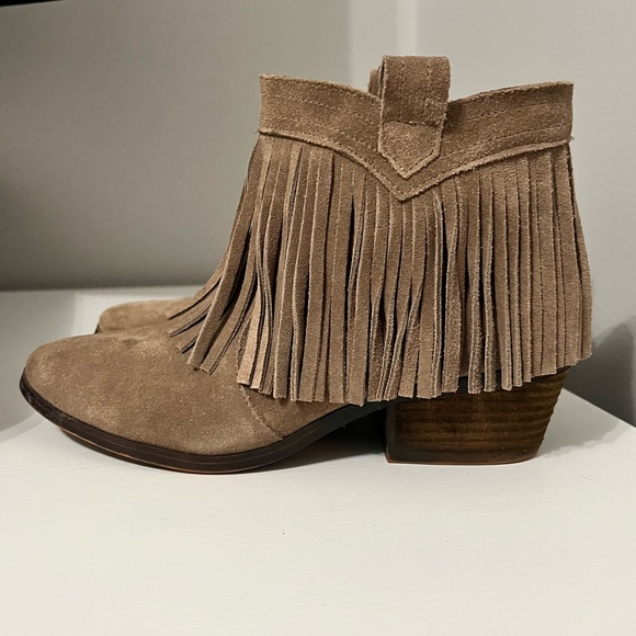 RESTRICTED SUEDE FRINGE BOOTIES - Picture 3 of 10